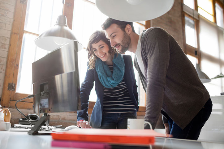 IT expert collaborating 