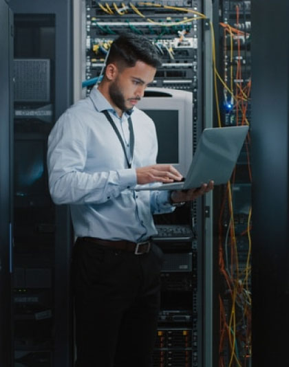 Image depicting server inspection done by IT personnel. | 4BIS Cybersecurity and IT Services